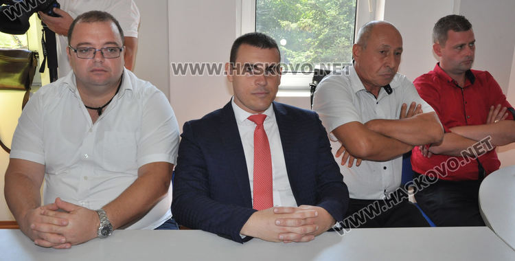 Масларова за кметската надпревара в Хасково: Бомби няма да хвърляме!