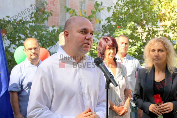 „Демократична България - Обединение“ откриха предизборен щаб в Димитровград