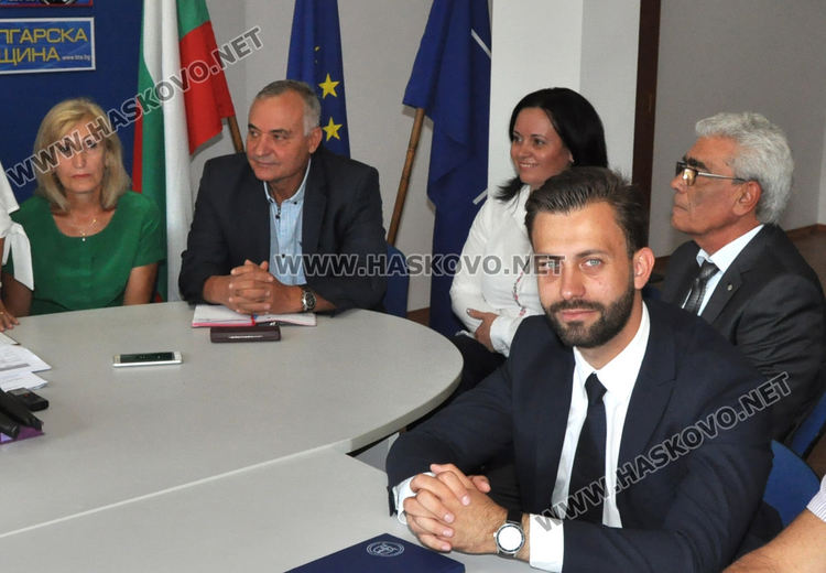 Масларова за кметската надпревара в Хасково: Бомби няма да хвърляме!