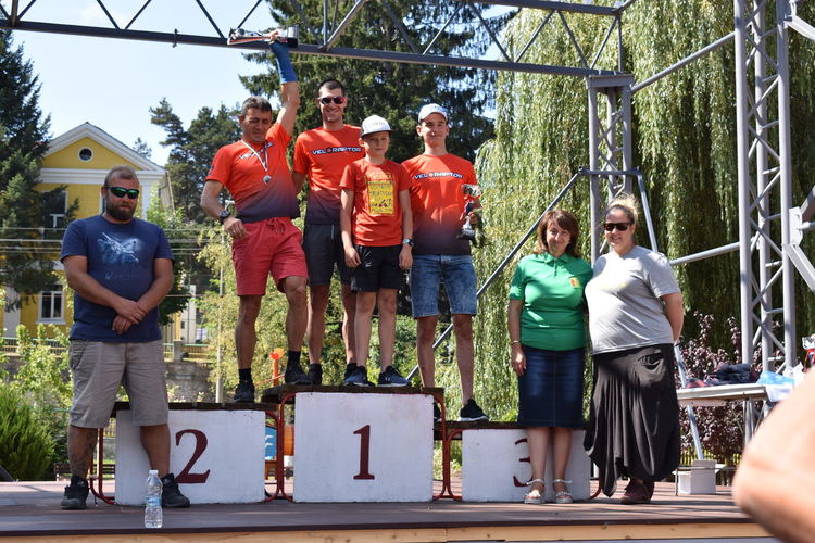 Чепеларе беше домакин на уникално състезание по планинско бягане и колоездене