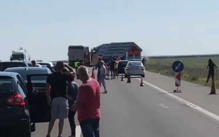 Катастрофа на АМ "Тракия" затруднява движението