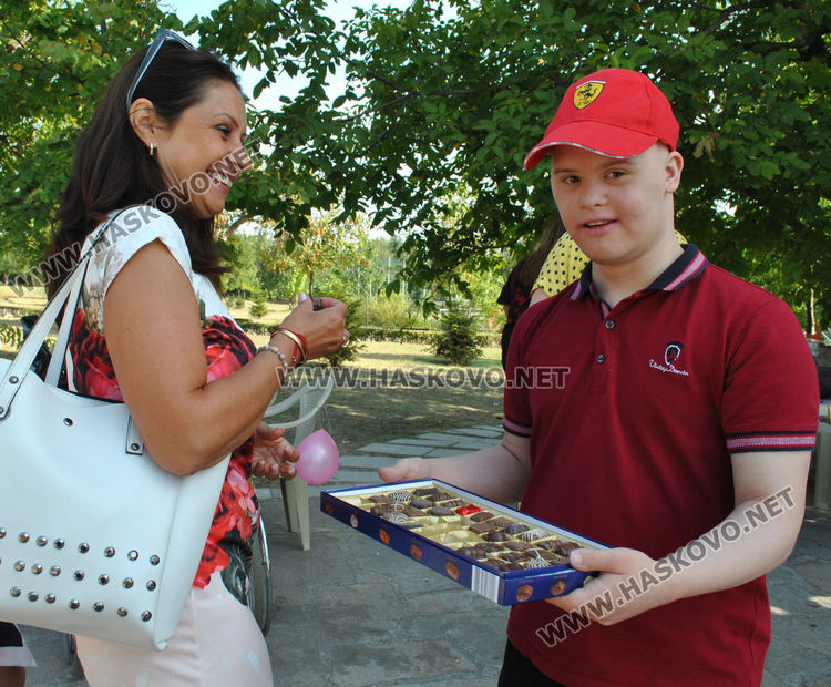 Център "Марина" отбеляза 19 -години от създаването си с парти на открито