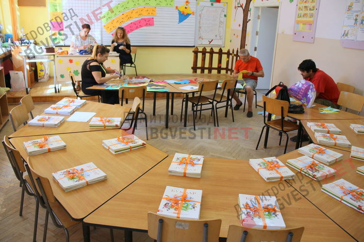 За над 100 първолаци трескаво се подготвят в ОУ "Пенчо Славейков"