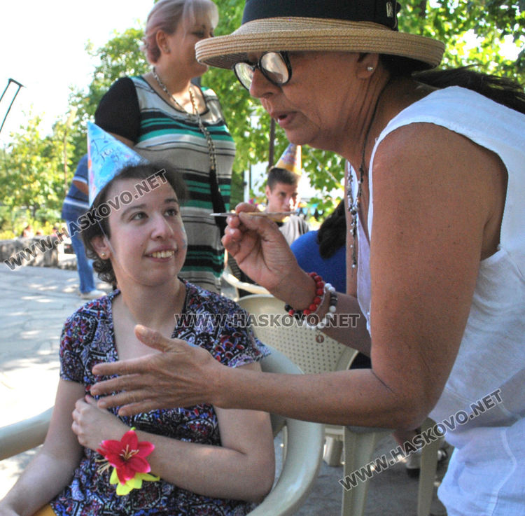 Център "Марина" отбеляза 19 -години от създаването си с парти на открито