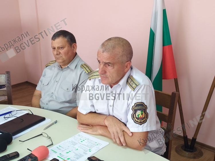 Увеличение на пожарите заради човешка небрежност в Кърджалийско, двама пожарникари ранени при акция