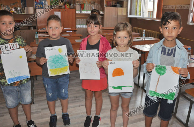 80 първолаци влязоха в класните стаи на училище „Климент“ седмица по-рано