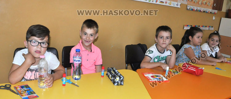 80 първолаци влязоха в класните стаи на училище „Климент“ седмица по-рано