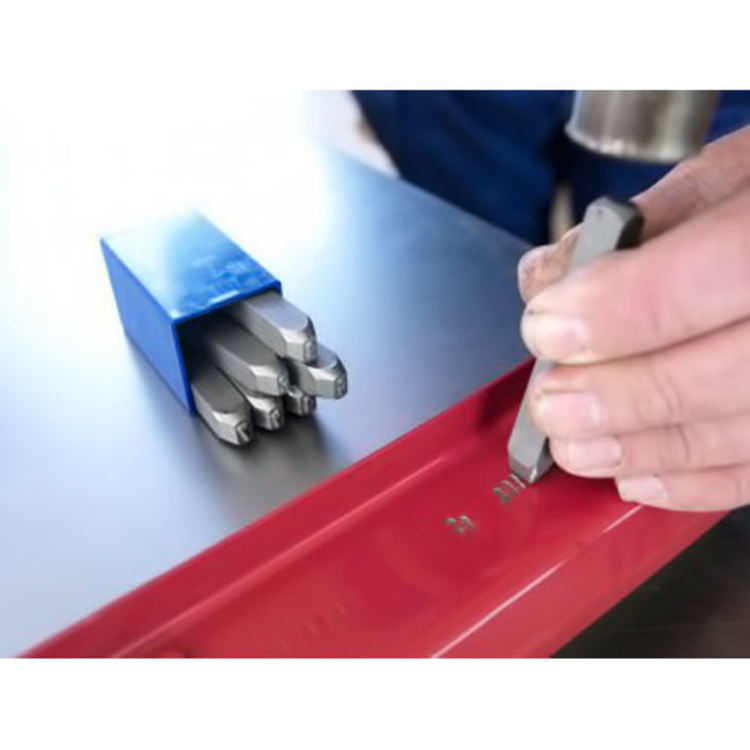 Задържаха трима ,пренабивали номера на автомобили в автоработилница в Кърджали