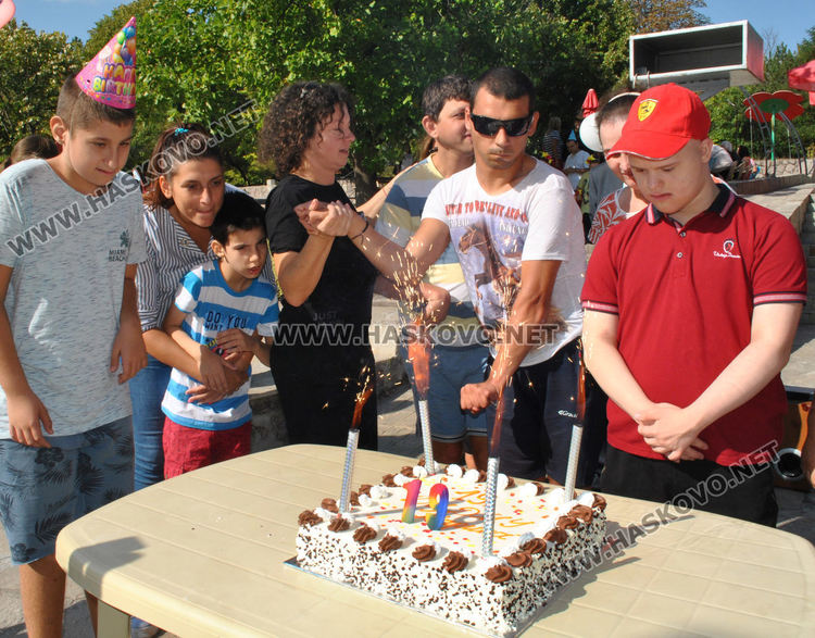 Център "Марина" отбеляза 19 -години от създаването си с парти на открито