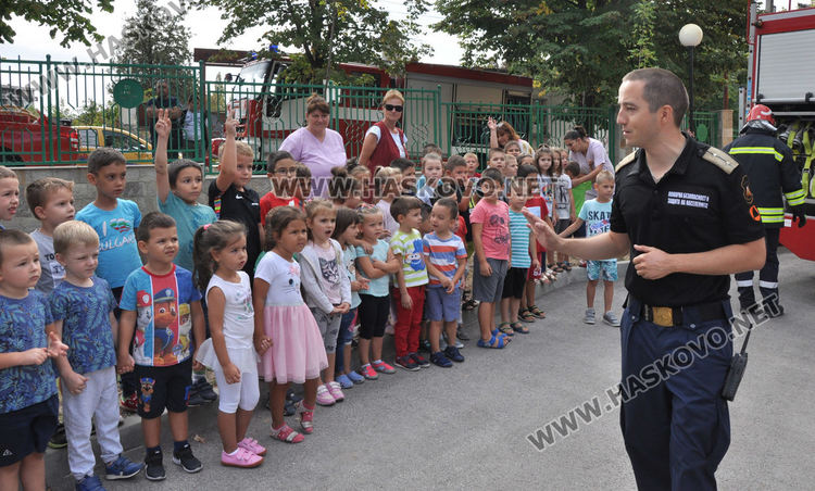 Евакуираха 170 деца от "Весели очички" заради симулативен пожар