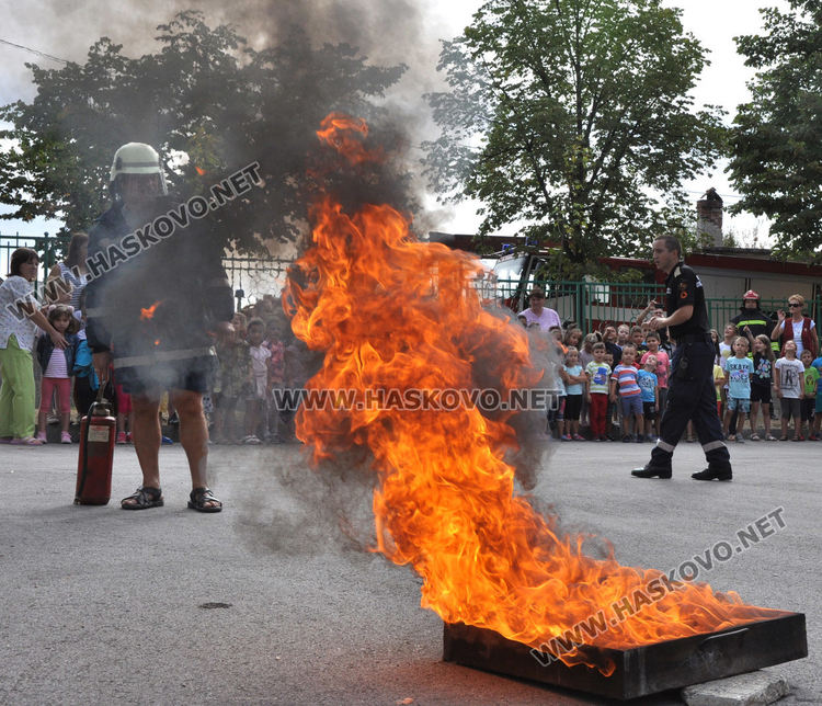Евакуираха 170 деца от "Весели очички" заради симулативен пожар