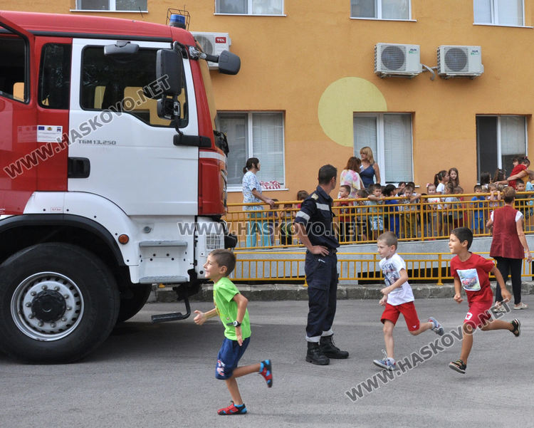 Евакуираха 170 деца от "Весели очички" заради симулативен пожар