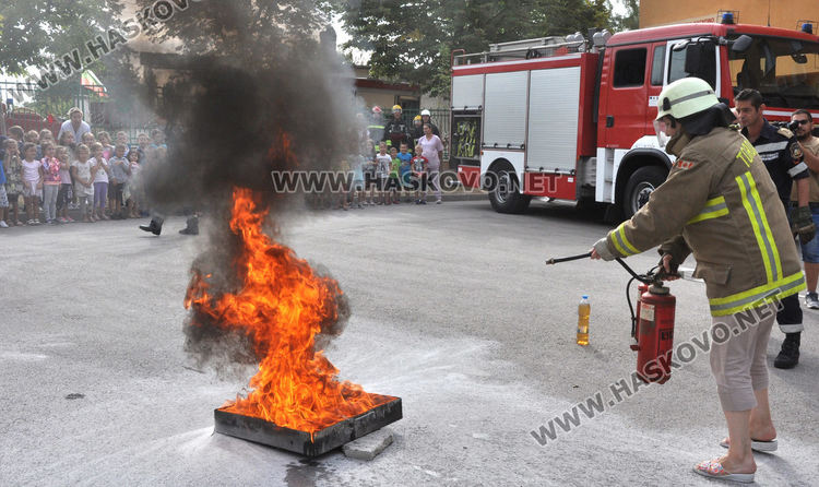 Евакуираха 170 деца от "Весели очички" заради симулативен пожар