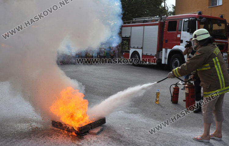 Евакуираха 170 деца от "Весели очички" заради симулативен пожар