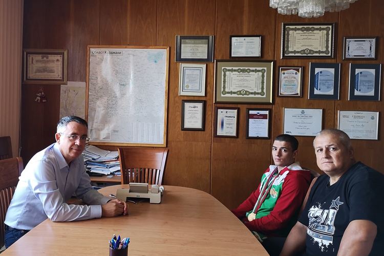 Кметът награди  Ергюнал Сабри-Оги за европейската титла