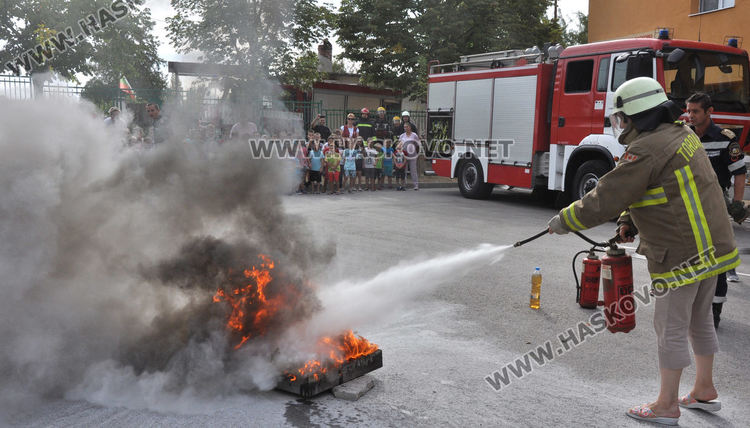 Евакуираха 170 деца от "Весели очички" заради симулативен пожар