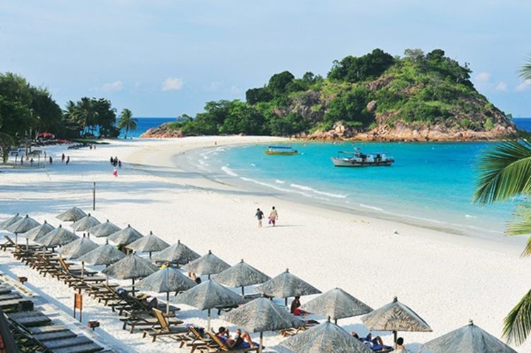 Арестуваха младеж с две жени в леглото, уплашен от гущерите в Mалайзия