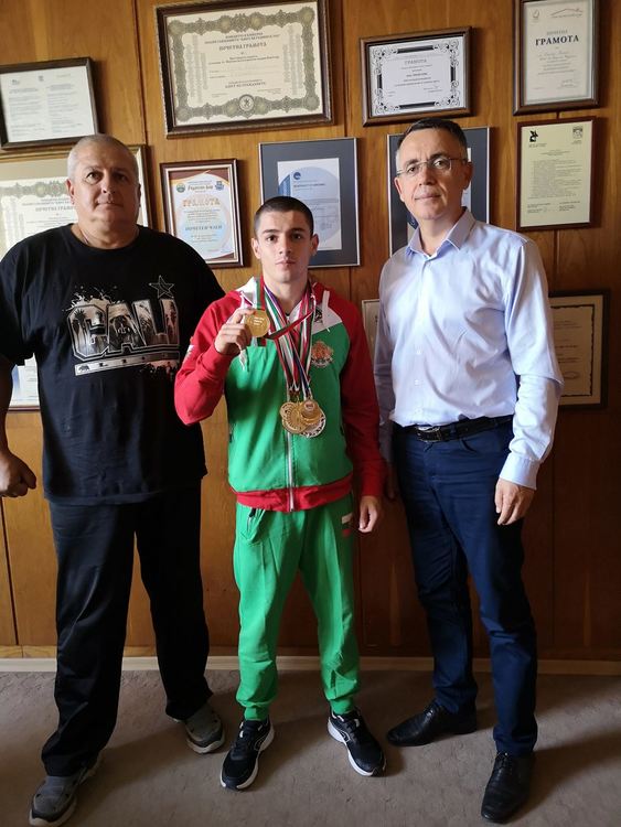 Кметът награди  Ергюнал Сабри-Оги за европейската титла