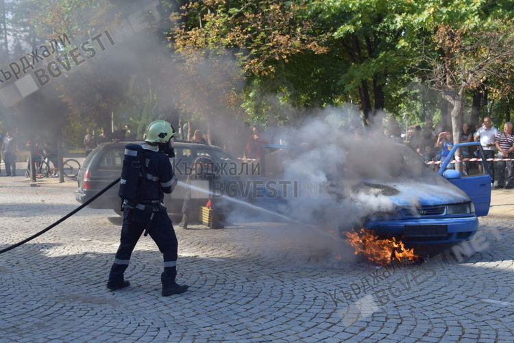 Отличен резултат за Единната спасителна система-20 минути за гасене на автомобили и първа помощ на пострадалите/снимки/