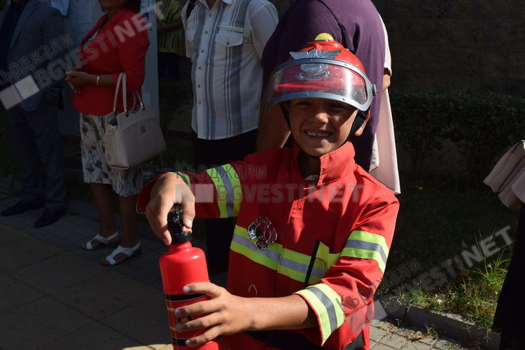 Пожарникарите в Кърджали коленичиха пред паметта на загиналите си колеги