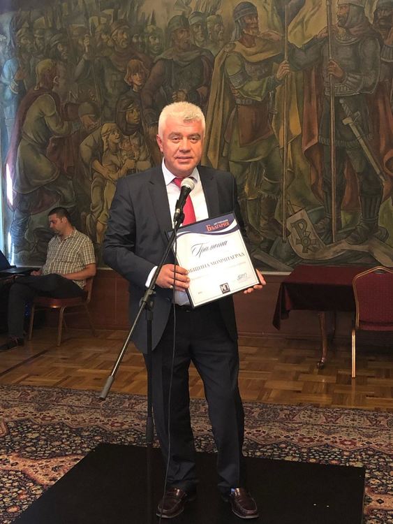 Кметът Сунай Хасан с наградата