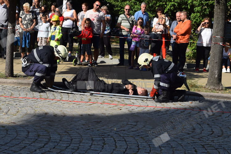 Отличен резултат за Единната спасителна система-20 минути за гасене на автомобили и първа помощ на пострадалите/снимки/