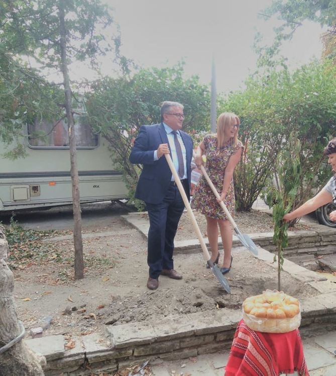 В центъра на Първомай вече има безплатен за всички WiFi