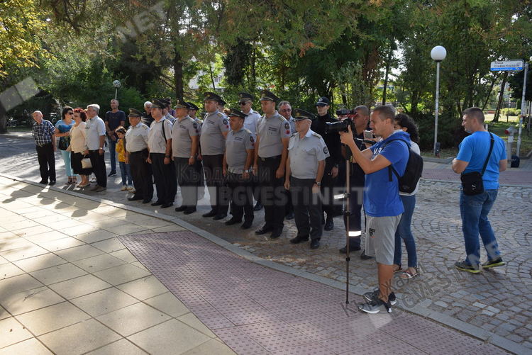 Пожарникарите в Кърджали коленичиха пред паметта на загиналите си колеги