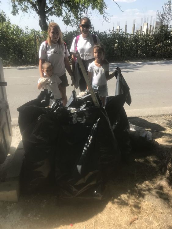 15 доброволци чистиха на Кенана в националната екоакция