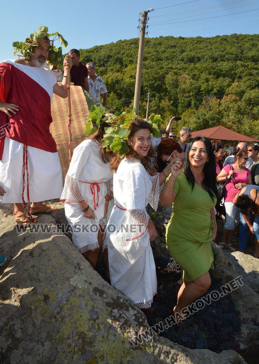 Вино потече от шарапаната под връх Аида 