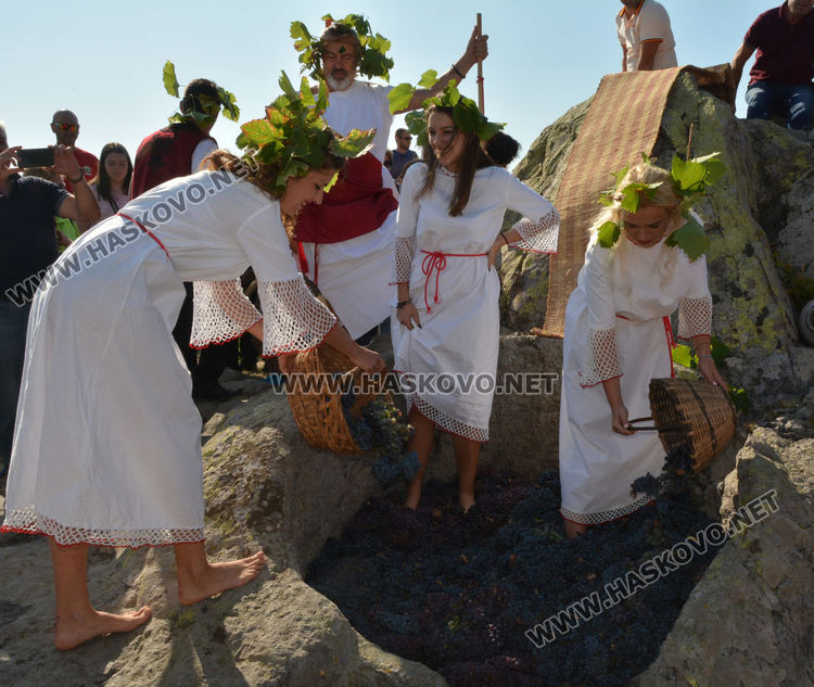 Вино потече от шарапаната под връх Аида 