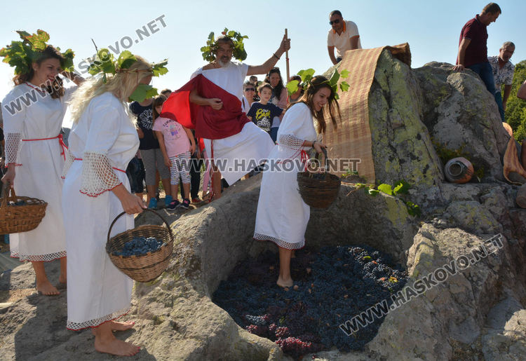 Вино потече от шарапаната под връх Аида 