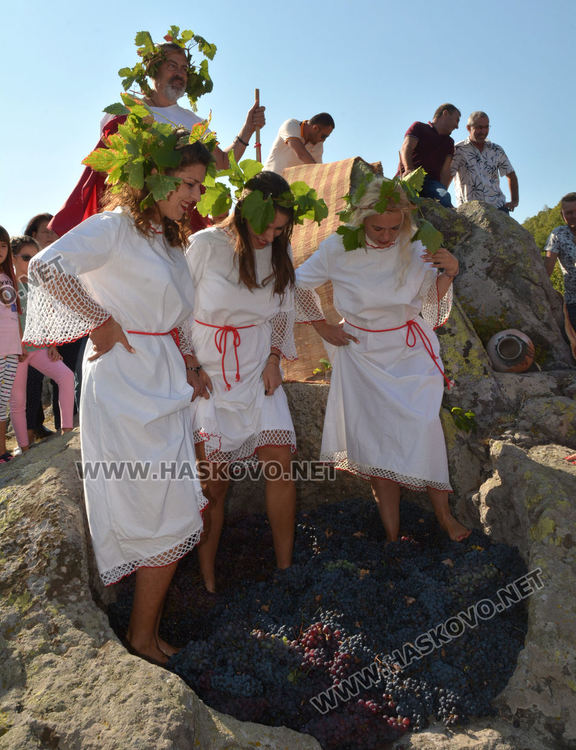 Вино потече от шарапаната под връх Аида 