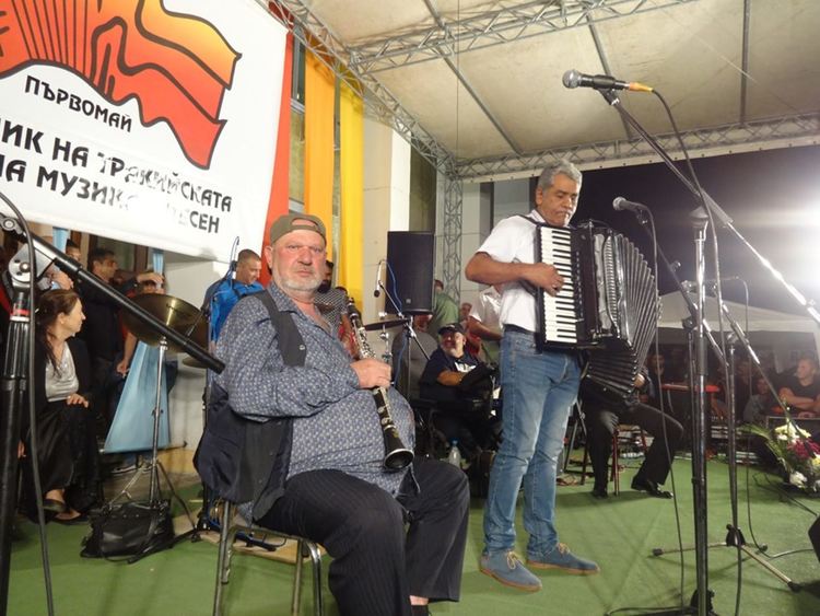 8 хиляди слушаха и аплодираха Ибряма в Първомай Репортаж от ХХI Празник на тракийската народна музика и песен „Първомай 2019“