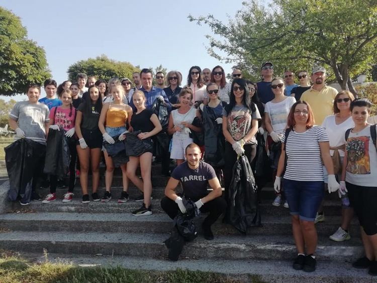 Чанев и съмишленици почистиха парк "Простор"