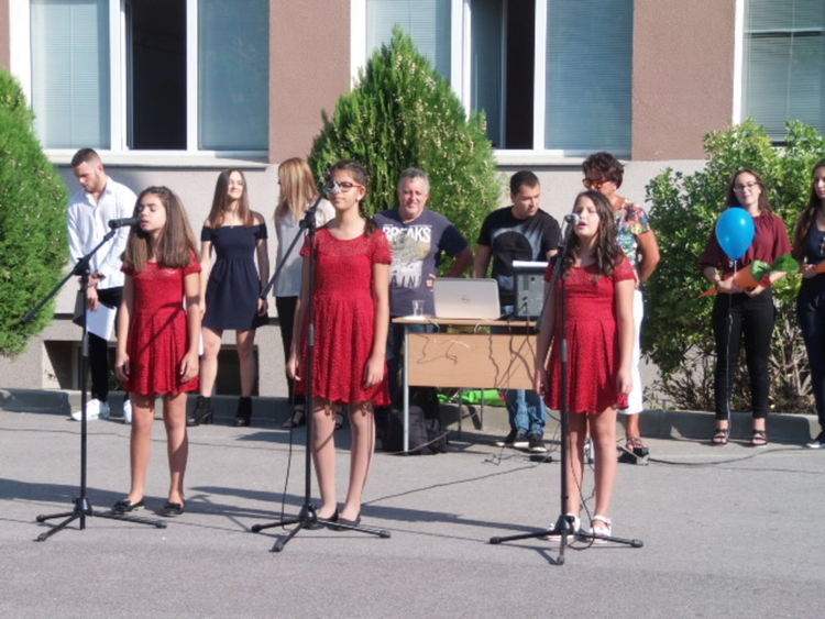 Първият звънец удари в СУ "Любен Каравелов"