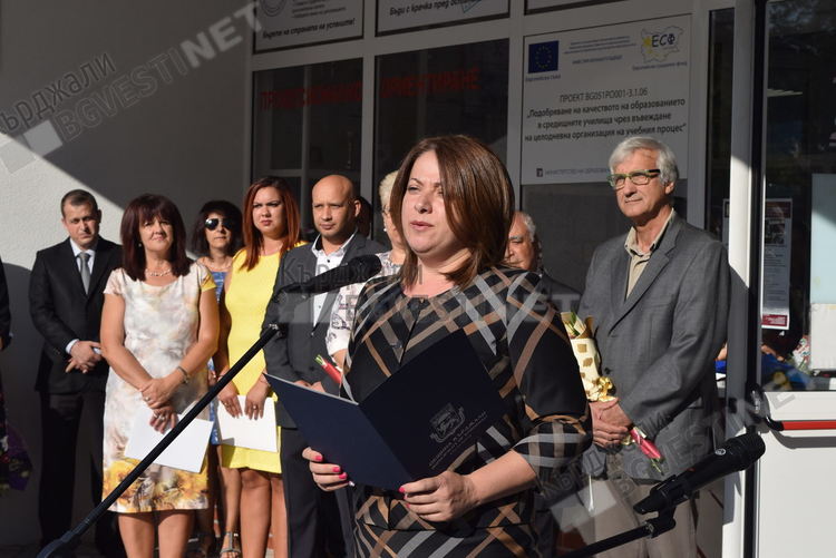 Две елитни училища в Кърджали с общо тържество за първия учебен ден, 1310 ученици прекрачиха школския праг