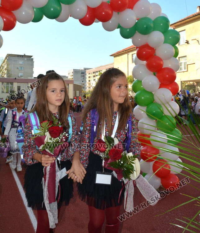 ОУ „Ив.Рилски“ посрещна 154 първолаци на 150-ата си годишнина