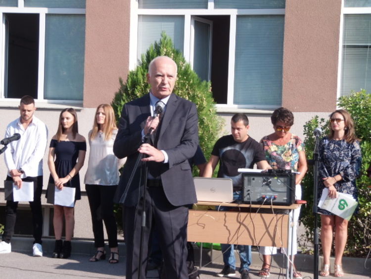 Първият звънец удари в СУ "Любен Каравелов"