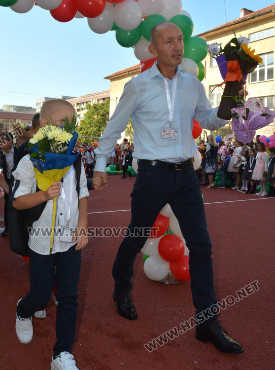 ОУ „Ив.Рилски“ посрещна 154 първолаци на 150-ата си годишнина