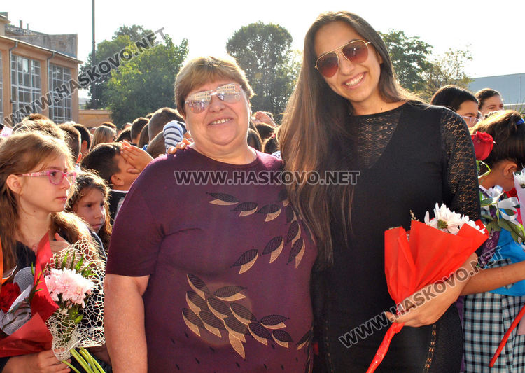 Мариета Милкова с  класната си Катя Калинова