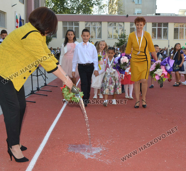 ОУ „Ив.Рилски“ посрещна 154 първолаци на 150-ата си годишнина