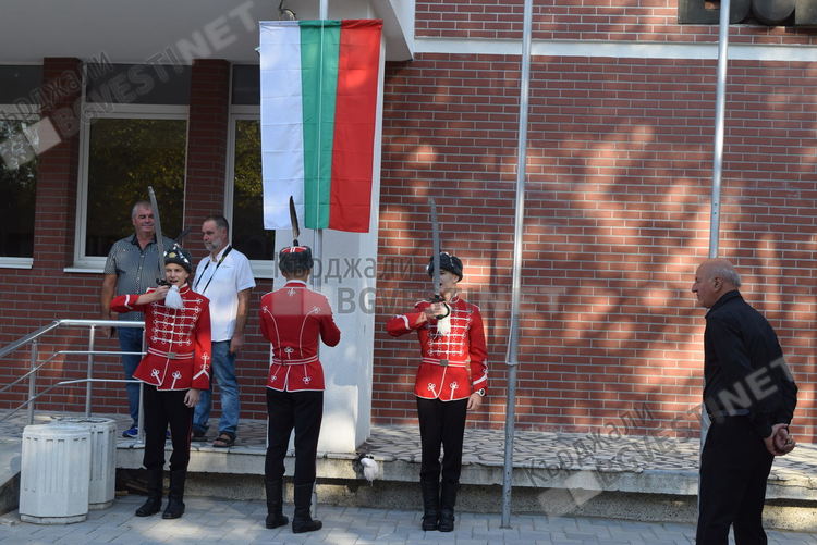 Две елитни училища в Кърджали с общо тържество за първия учебен ден, 1310 ученици прекрачиха школския праг