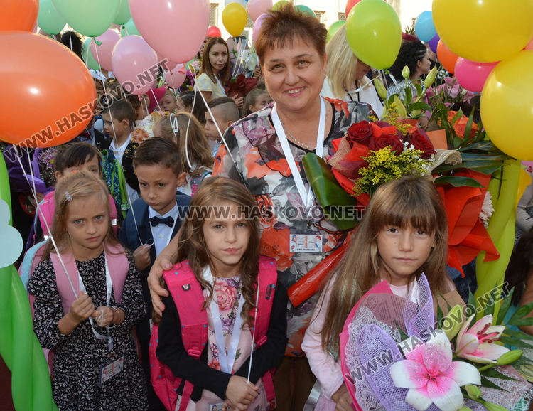 ОУ „Ив.Рилски“ посрещна 154 първолаци на 150-ата си годишнина