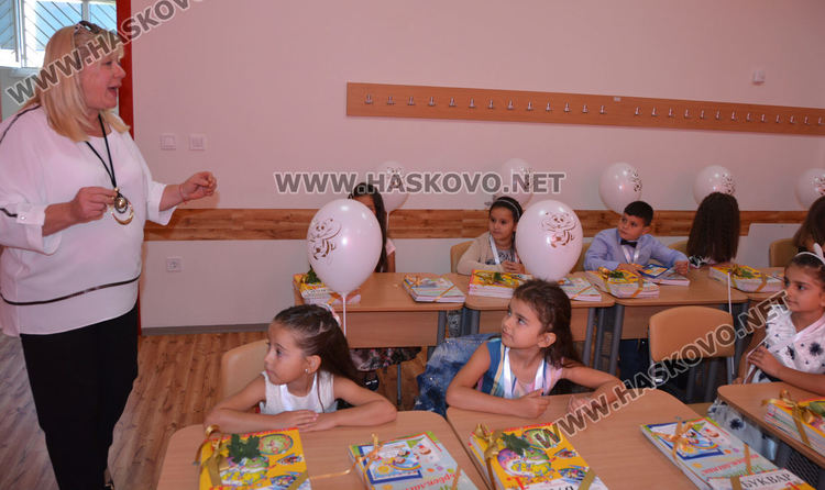 ОУ „Ив.Рилски“ посрещна 154 първолаци на 150-ата си годишнина