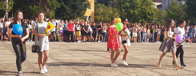 Две гимназии в Хасково посрещнаха осмокласници в нови професии