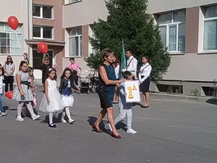 Първият звънец удари в СУ "Любен Каравелов"