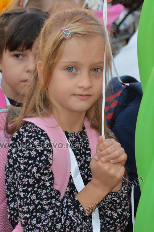 ОУ „Ив.Рилски“ посрещна 154 първолаци на 150-ата си годишнина