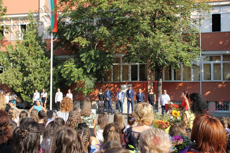 За 110-ти път би училищният звънец в ОУ "Пенчо Славейков"