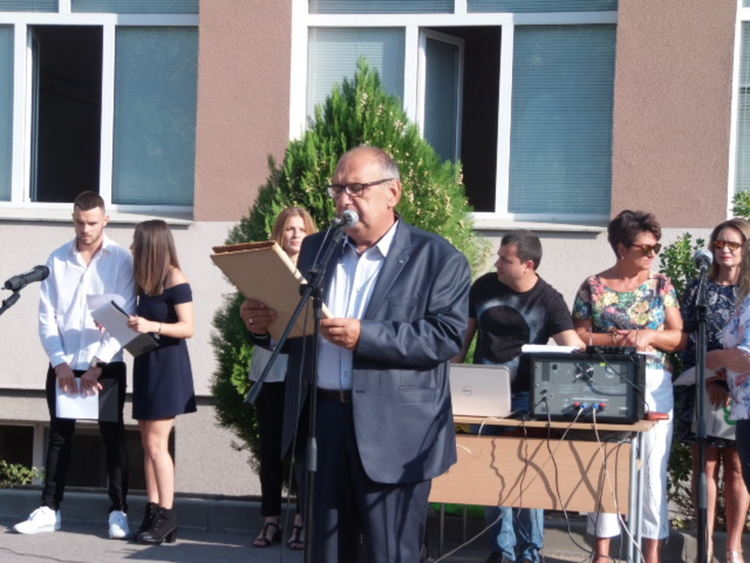 Първият звънец удари в СУ "Любен Каравелов"